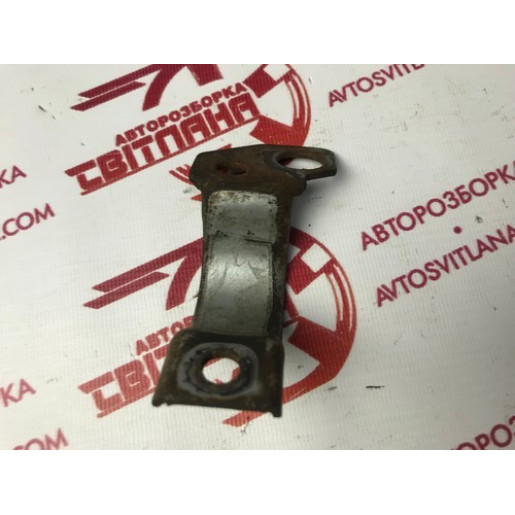 Кронштейн втулки стабилизатора левый Fiat Doblo 2006- 46741681